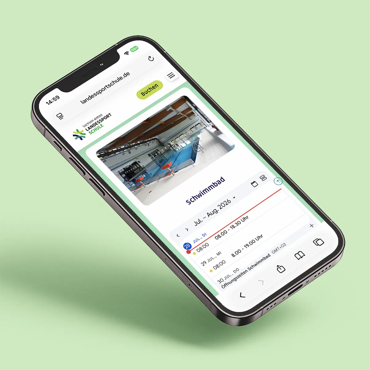 Mockup eines Smartphones mit einem Screenshot der Sportstätte Schwimmbad der Landessportschule Sachsen-Anhalt