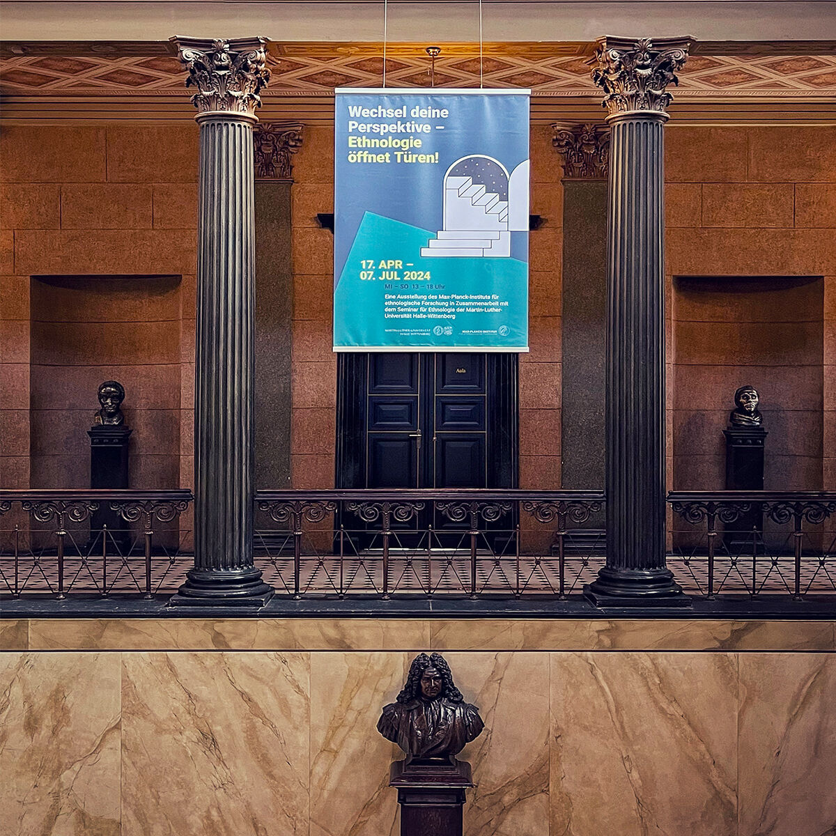 Banner zur Ausstellung, MPI ethnologische Ausstellung Landtag