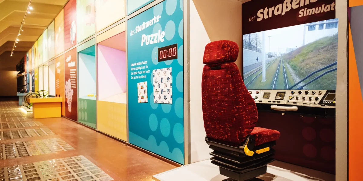 Lernwerkstatt im Historischen Technikzentrum der Stadtwerke Halle, Straßenbahnsimulator und Stadtwerkepuzzle